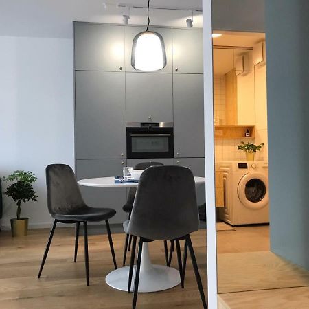 New Modern Urban Apartment Bratislava Bagian luar foto
