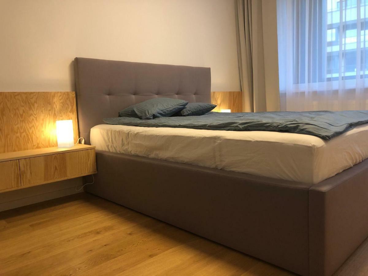 New Modern Urban Apartment Bratislava Bagian luar foto