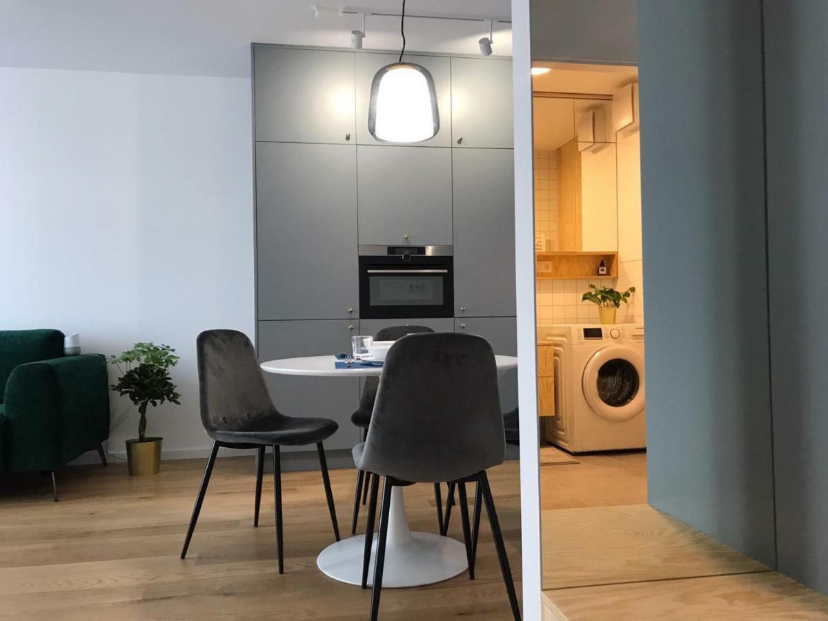 New Modern Urban Apartment Bratislava Bagian luar foto