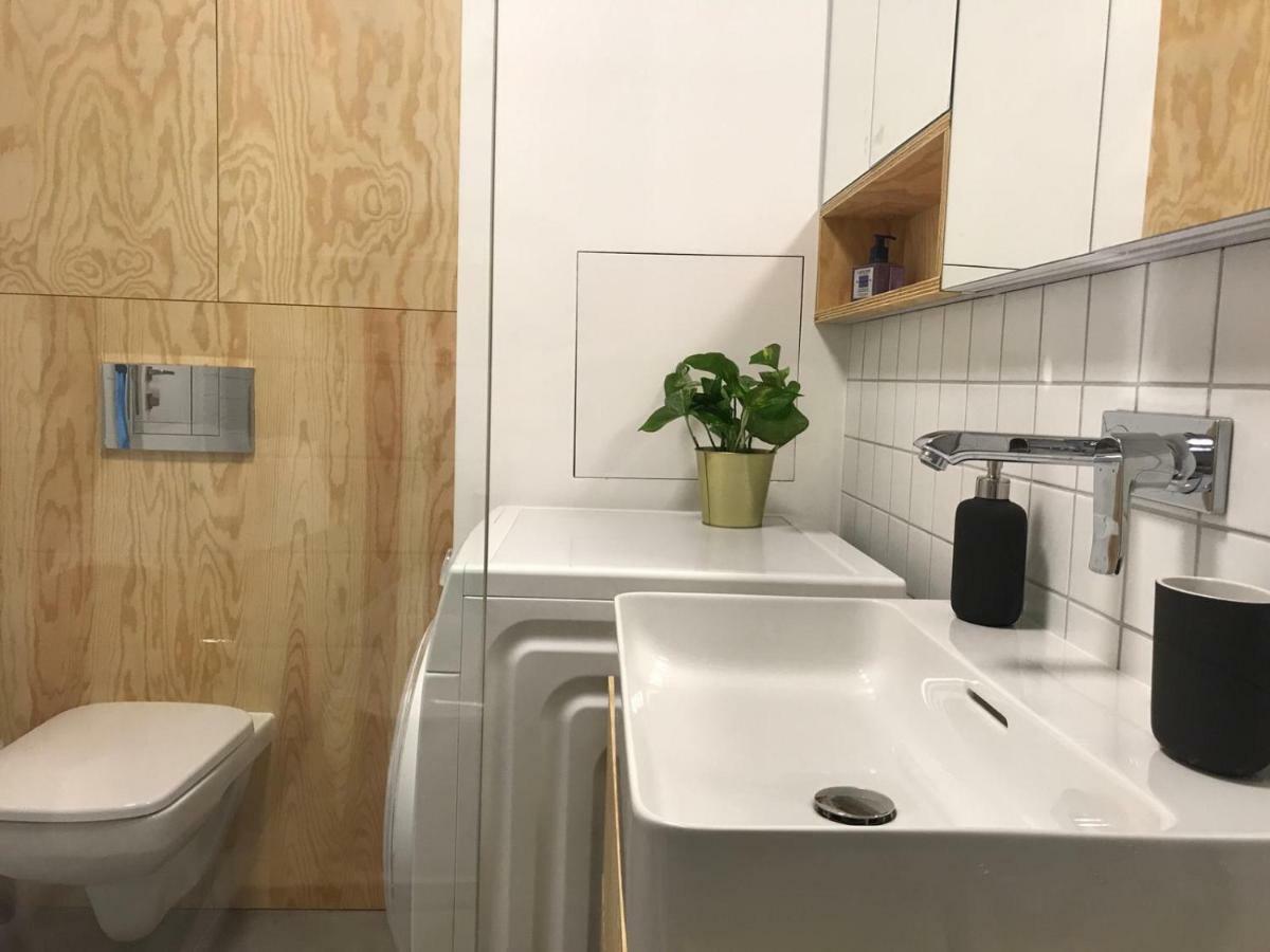 New Modern Urban Apartment Bratislava Bagian luar foto